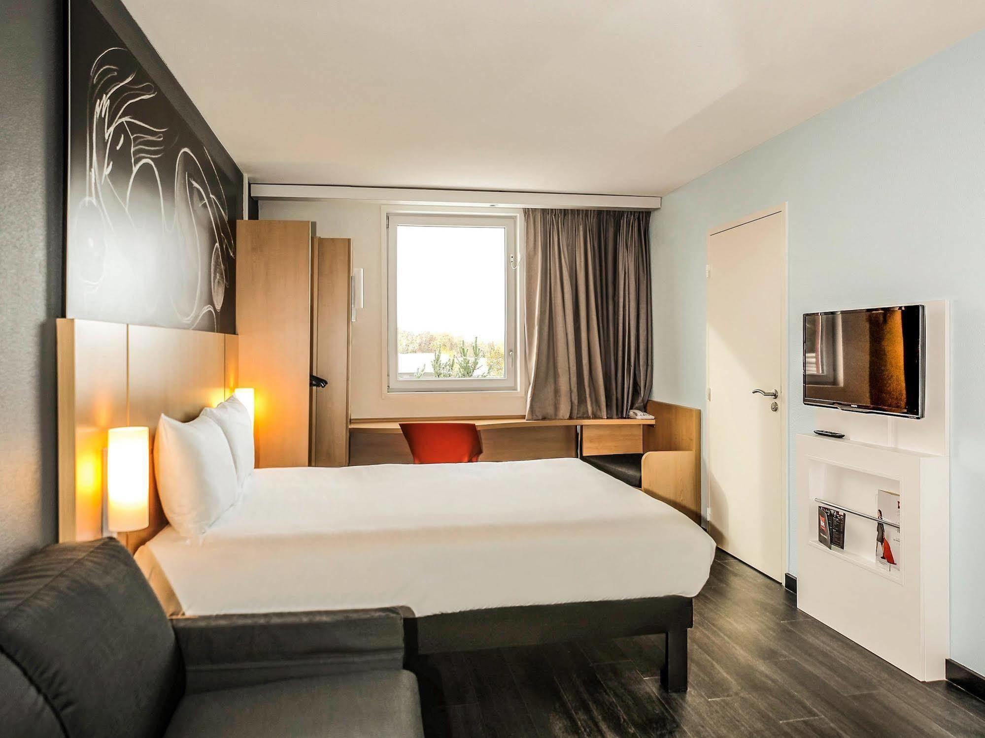 Hotel Ibis Saint-Genis-Pouilly Geneve Exteriér fotografie
